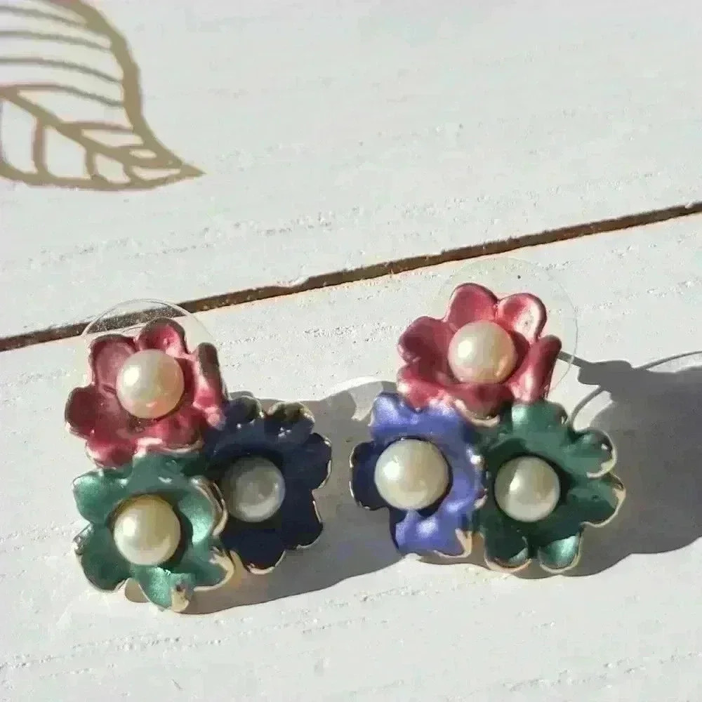 Vintage Enamel Flowers Gold Tone Pearl Three Flowers Earrings Pink Green Violet - Picture 6 of 7